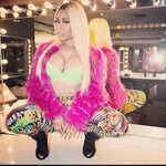 Nicki Minaj First Woman w/ 4 Simultaneous Billboard Top 10 H